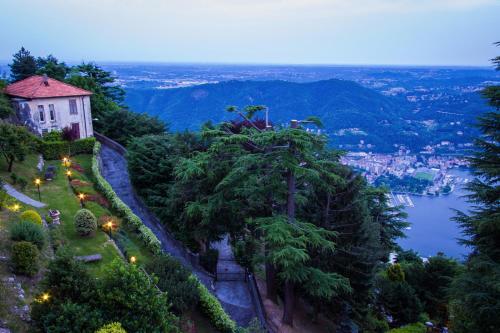 a building on a hill with a view of a river at Casa di Princi in Brunate