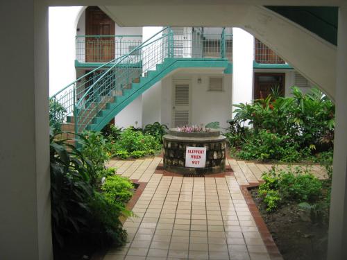 Taman di luar Marchabell by the Sea E22