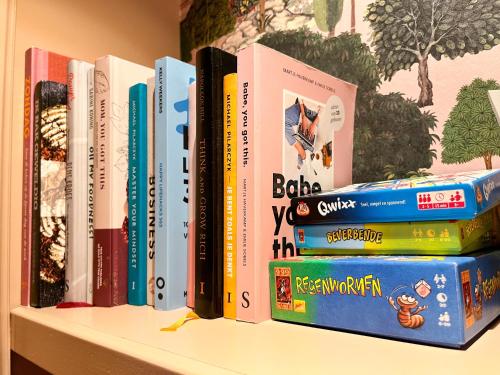 Perpustakaan di apartmen