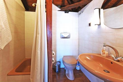 a bathroom with a tub and a toilet and a sink at Casa Nonito in Tijarafe