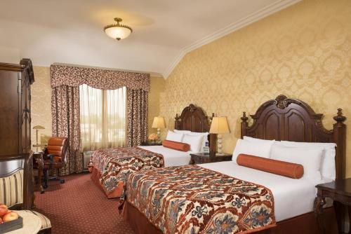 a hotel room with two beds in a room at Ayres Hotel Manhattan Beach in Hawthorne