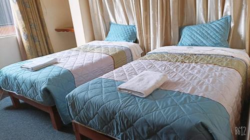 En eller flere senge i et værelse på Hostal Fortaleza