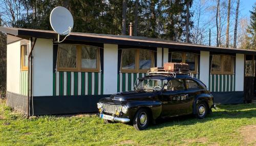 an old car parked in front of a house at Chalet Knut in Osterode