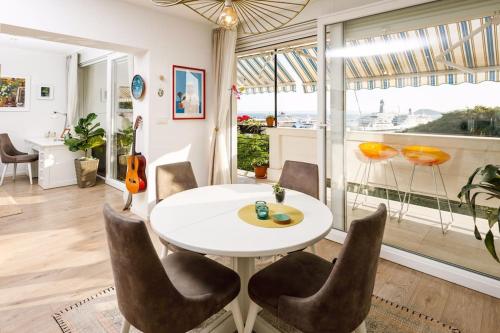 Sunset Oasis “VELLY” 1BR w/ Sea View & Parking