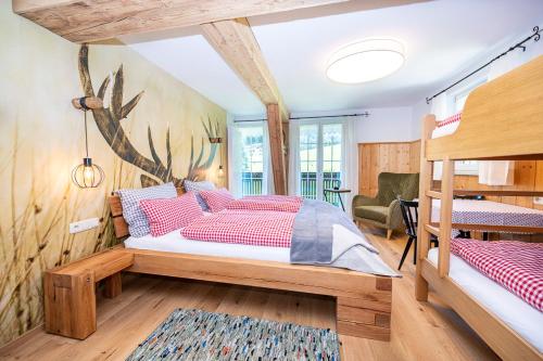 Postel nebo postele na pokoji v ubytování Wuerttemberger Haus - Hütte