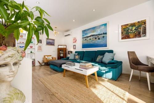 Sunset Oasis “VELLY” 1BR w/ Sea View & Parking