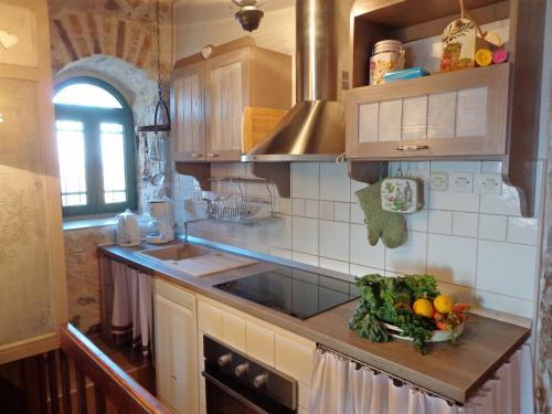 Kuchyň nebo kuchyňský kout v ubytování House Vedrana