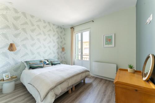 a bedroom with a bed and a mirror at Josianne in Mers-les-Bains