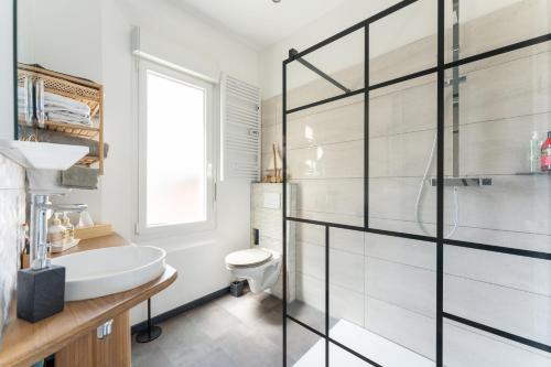 a bathroom with a sink and a toilet at Josianne in Mers-les-Bains