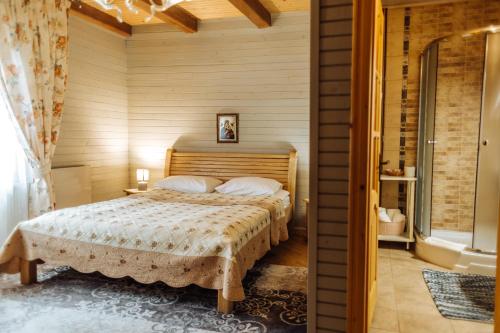 a bedroom with a bed in a room at Hotel Velyka Vedmedytsya in Yaremche