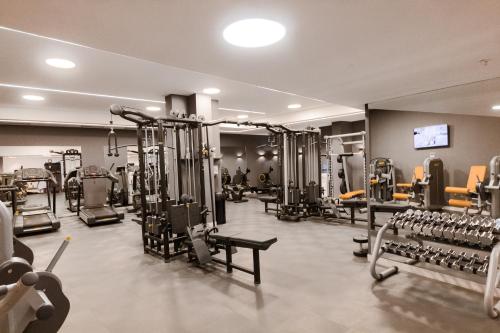 Fitness centrum a/nebo fitness zařízení v ubytování HUMA Kotor Bay Hotel and Villas