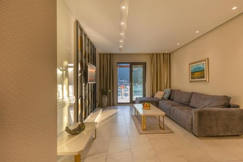 Posezení v ubytování HUMA Kotor Bay Hotel and Villas
