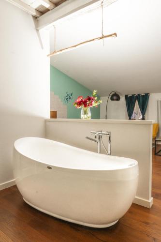 a white bath tub in a room with a table at Incanto b&b in Pienza