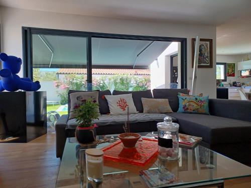 Zdjęcie z galerii obiektu CAP'NOMAD La Villa Nomade avec piscine proche plage Location du samedi au samedi w Cap d'Agde
