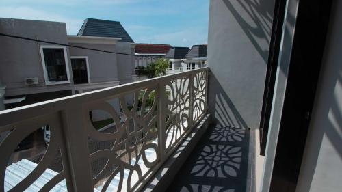 Balkón nebo terasa v ubytování Villa Safari Syariah with Mountain View