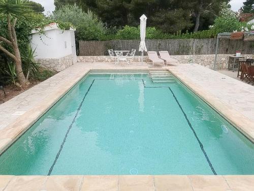 Afbeelding uit fotogalerij van INNOUTHOME Chalet familiar con piscina privada numero u in L'Ametlla de Mar