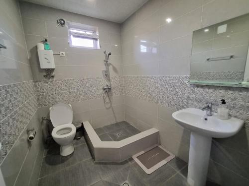 Ένα μπάνιο στο Home in Udabno