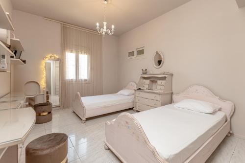 a hospital room with two beds and a desk at Black Velvet in Agkidia