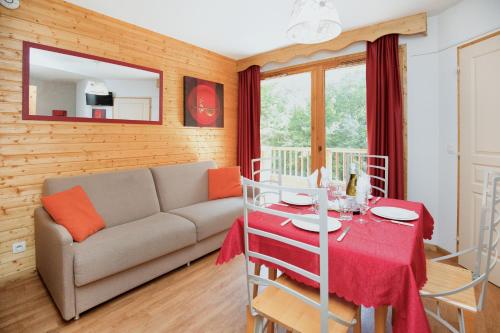 Le Hameau SPA & PISCINE appartement 2 pieces 6pers by Alpvision Residences