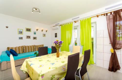 Apartment 3M