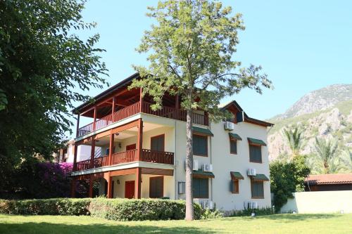Nespecifikovaný výhled na hory nebo výhled na hory při pohledu z hotelu
