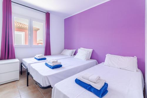A bed or beds in a room at Flatguest Costa Golf II