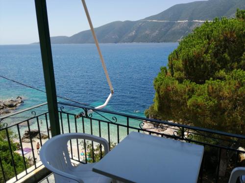 VASILIKI ROYAL STOUDIOS