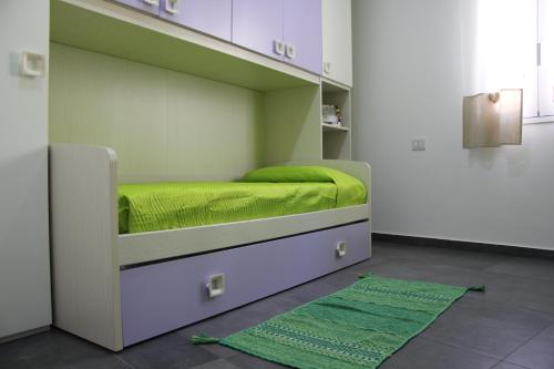 Postel nebo postele na pokoji v ubytování How Beach,modern apartment close to the beach,WiFi