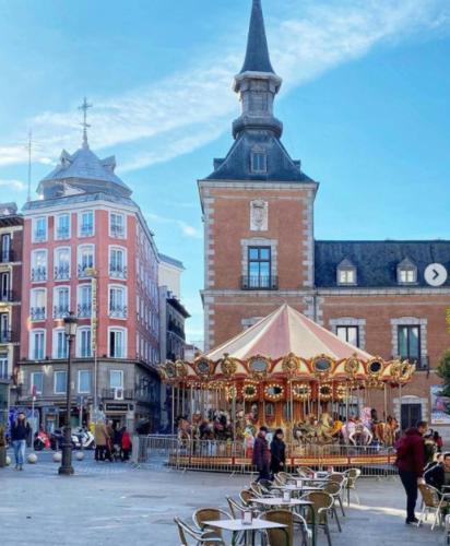a street with a carousel in front of a building at APARTAMENTO MADRID Norte in San Sebastián de los Reyes