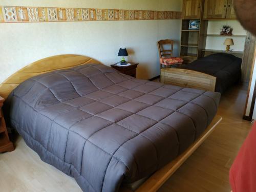 Ein Bett oder Betten in einem Zimmer der Unterkunft Chez Laure et Gregory