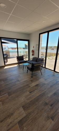 bel Appartement vue sur le lac marin avec piscine