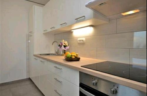 Kuchyňa alebo kuchynka v ubytovaní Apartman Bregi****