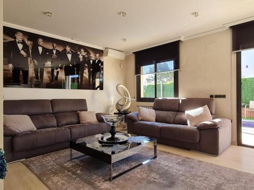 Χώρος καθιστικού στο VILLA RIOJA with pool & mountain and sea view, ONLY FAMILYS