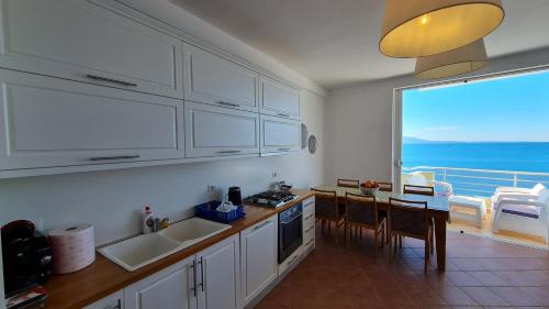 Køkken eller tekøkken på Barracuda Apartment