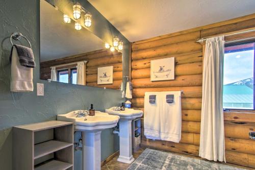 a bathroom with two sinks in a log wall at Stunning Mountain-View Ranch on 132 Acres! in Georgetown
