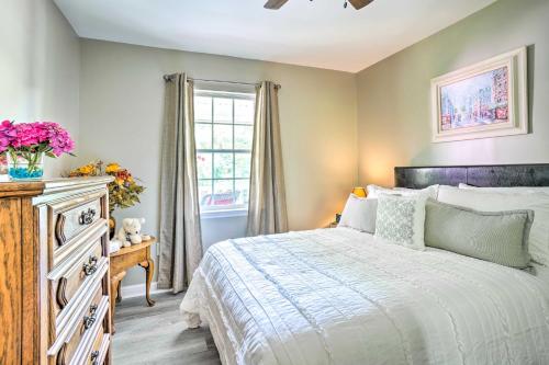 A bed or beds in a room at Secluded Chattanooga Getaway with Deck and Yard!