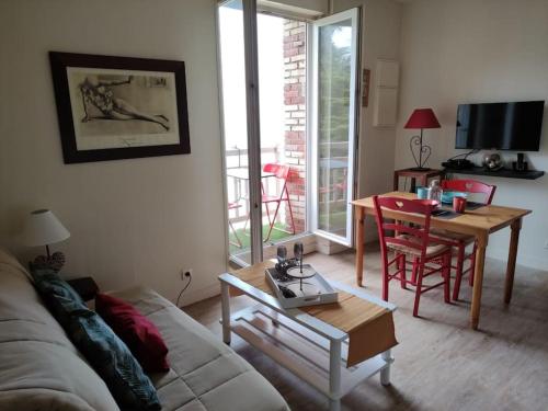 Posezení v ubytování Appartement pleine vue mer au bord de la plage