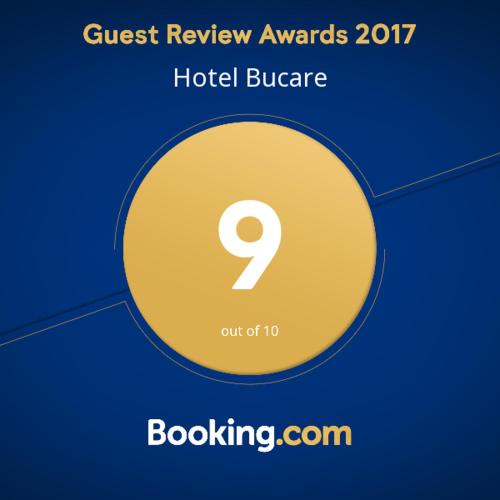a yellow circle with the number on it at Hotel Bucare in Yopal