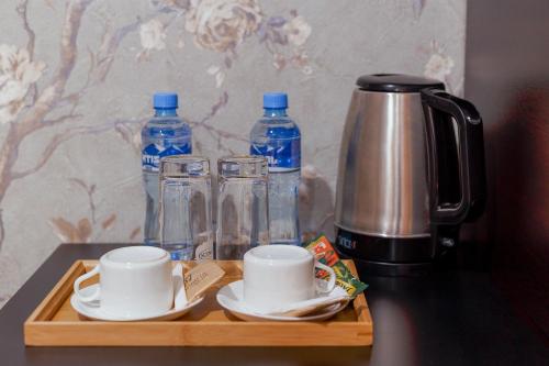 Příslušenství pro přípravu čaje a kávy v ubytování Aura Plaza Hotel