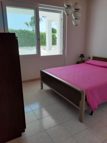 A bed or beds in a room at Risveglio Marino - A 30 metri dal mare di Nora, casa confortevole