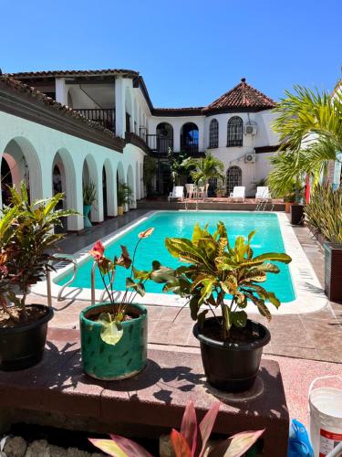 Swimmingpoolen hos eller tæt på The Chill in Mansion Hostel Santa Marta