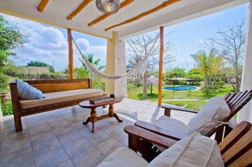 Taman di luar Casa Cabana Beach