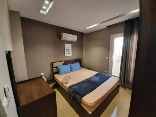 Ένα ή περισσότερα κρεβάτια σε δωμάτιο στο Madinaty 3