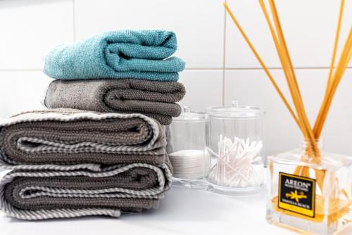 a pile of towels on a counter in a bathroom at Thome Hoia Studio 1Bedroom in Cluj-Napoca