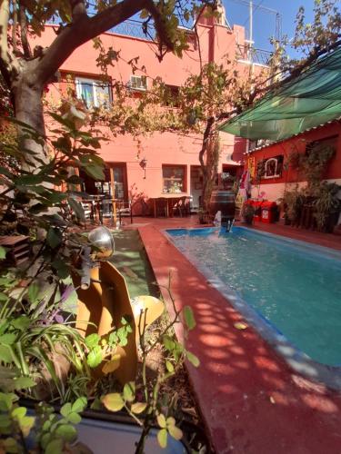 a house with a swimming pool in a yard at Hostel Estacion Mendoza in Mendoza