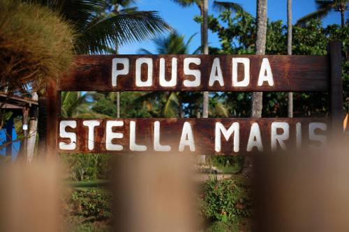 una señal que dice pucadia stilella marias en POUSADA STELLA MARIS, en Canavieiras
