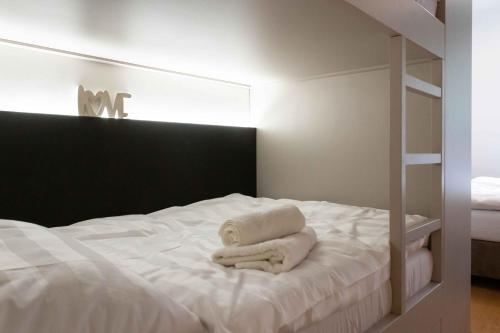 a bedroom with a bunk bed with towels on it at Wellness Apartmán Pila Kvilda in Kvilda
