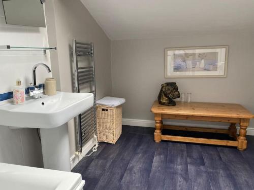 Ένα μπάνιο στο Kitty’s Place, Apartment, Eden Valley, Cumbria