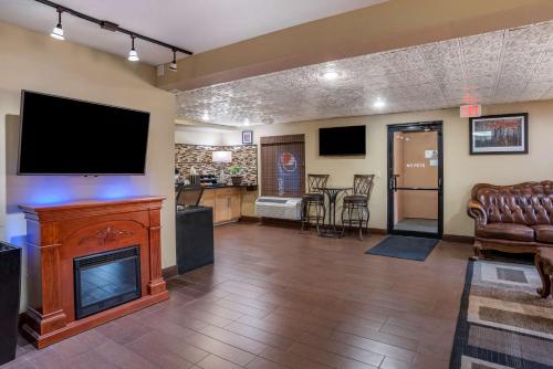 a living room with a fireplace and a flat screen tv at Best Western Apalach Inn in Apalachicola
