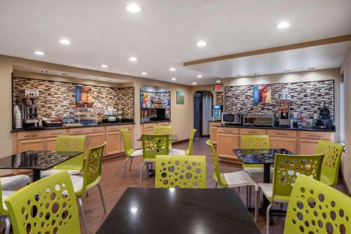 a restaurant with tables and chairs and a counter at Best Western Apalach Inn in Apalachicola